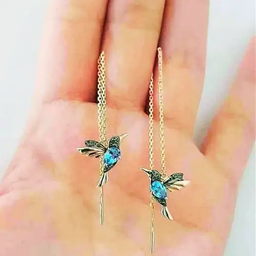 Brinco de Beija-Flor Feminino com Pingente Cravejado com Zircônias Cúbicas