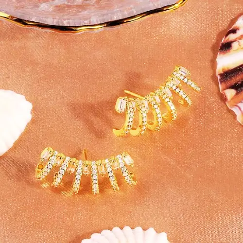 LOMISS Brinco Curvo Folheado a Ouro 18K com Zircônia Cravejada