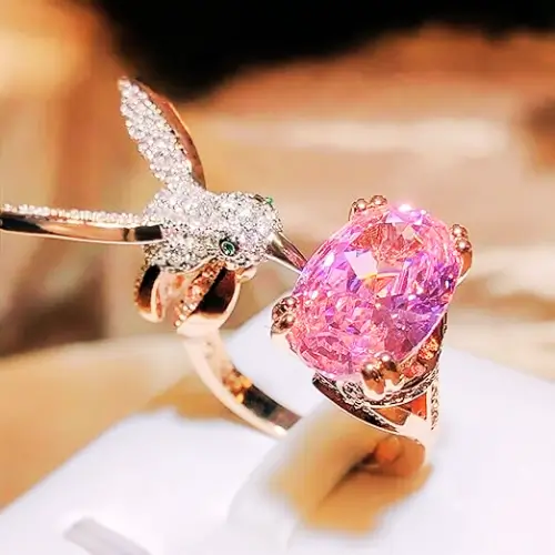Anel Feminino Ajustável Banhado a Ouro Beija-Flor e Zircônias